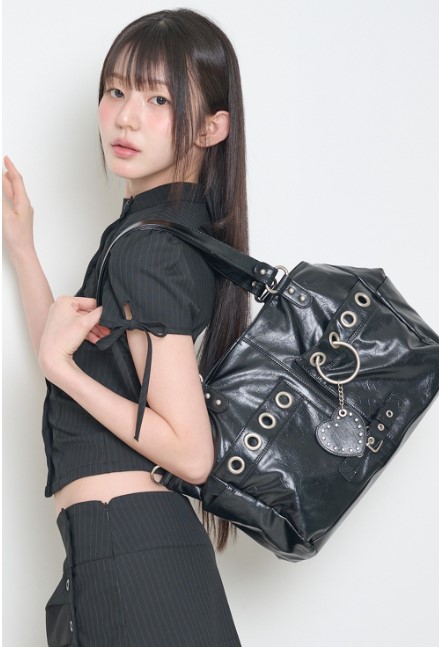 ILLIGO 愛心吊飾雞眼扣單肩包-2色